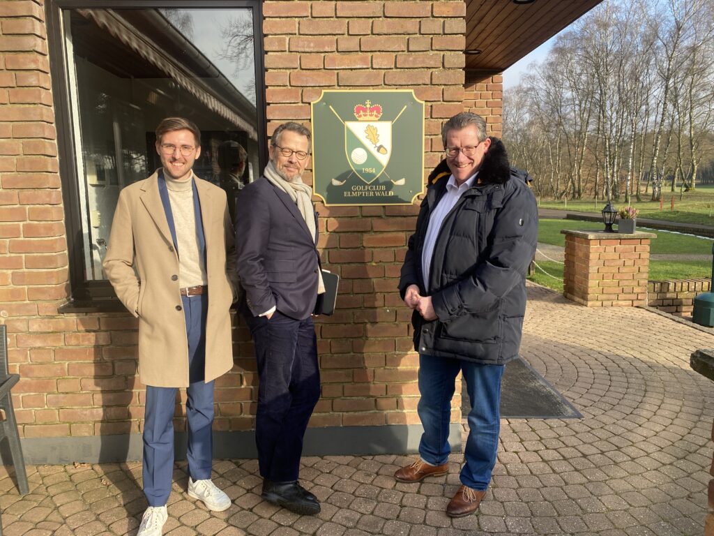 Eric Scheuerle, Otto Fricke und Dietmar Brockes während des Besuchs des Golfclubs Elmpter Wald, der ein fester Bestandteil des Gesamtkonzepts des Javelin Parks ist. 